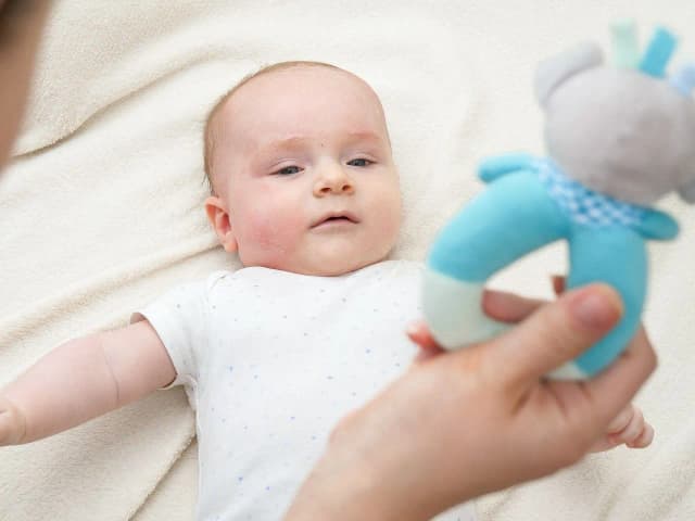 Najlepsze prezenty dla 3 miesięcznego dziecka, które wspierają rozwój Najlepsze prezenty dla 3 miesięcznego dziecka, które wspierają rozwój