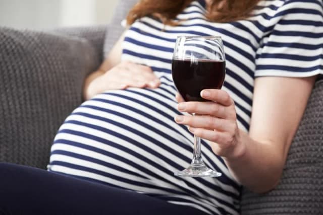 Jak wygląda dziecko z FAS? Cechy fizyczne, które warto znać Jak wygląda dziecko z FAS? Cechy fizyczne, które warto znać